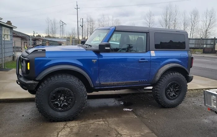 37s fit well w/minor trimming and leveling kit