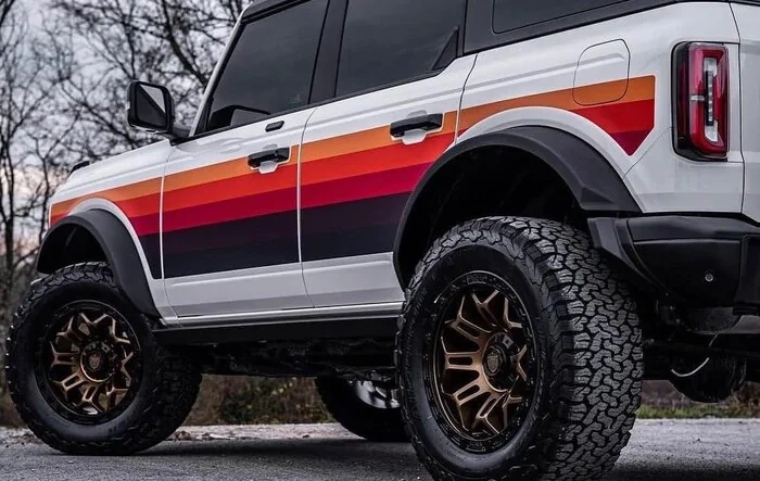Jake Owen's Bronco w/ Retro Stripes and Wheels/Tires