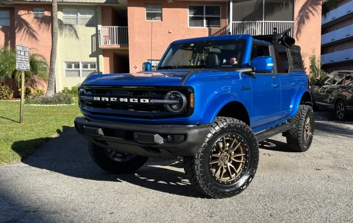 Velocity Blue Outer Banks on 35's Tires, 20" Wheels, 3.5" Lift
