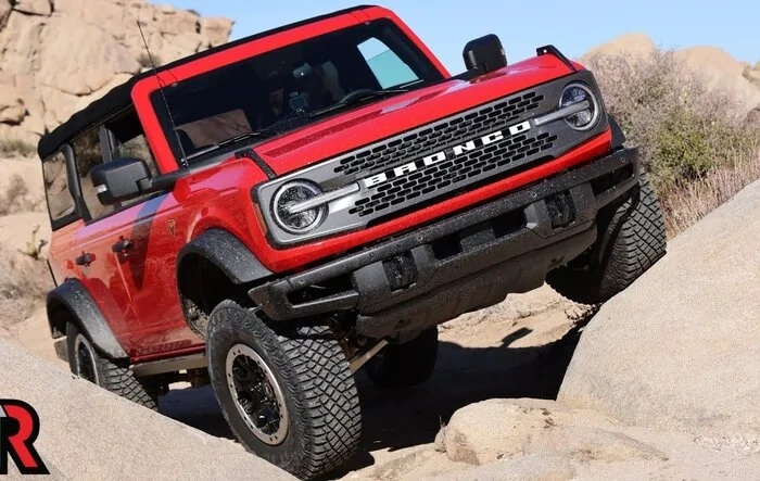 Trail Recon lists 10 features the Ford Bronco has that the Jeep Wrangler needs