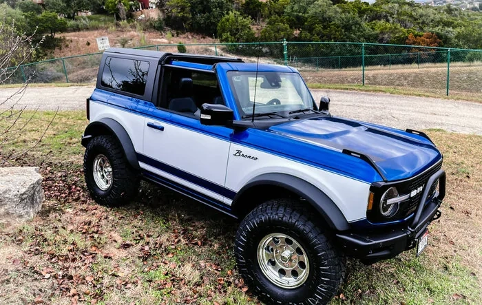 Retro classic 2-toned 2-door build inspired by Bronco II