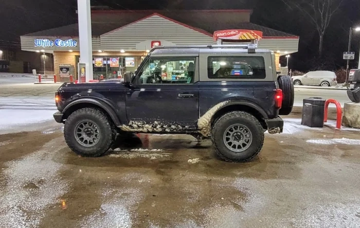Base Bronco on 35's NO LIFT!  Method 703's & Toyo 35 x 11.5 -17's