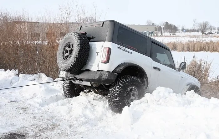 🚨 21' Bronco on ICE: Warn Winch to the Rescue🚨