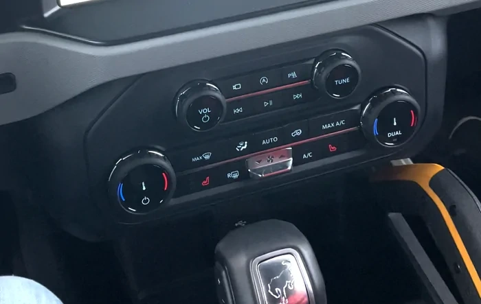 2022 Broncos No Longer Have Temperature Setting Displayed on Control Knobs