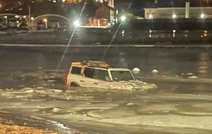 Bronco sinks into frozen river after ignoring Road Closed sign
