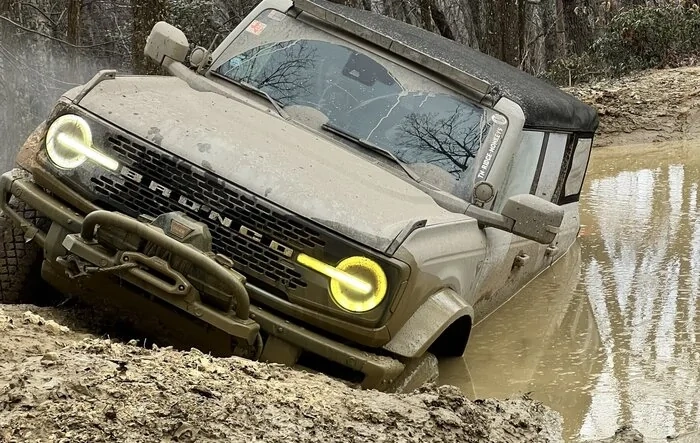 Broncos off-road in Windrock Park and go for a swim!