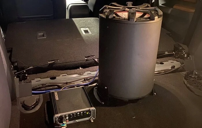 Kicker Bass Tube, Kicker Amp, Plug & Play Kit Installed