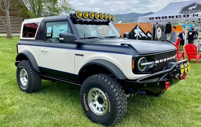 Beautiful Custom Painted Bronco Build