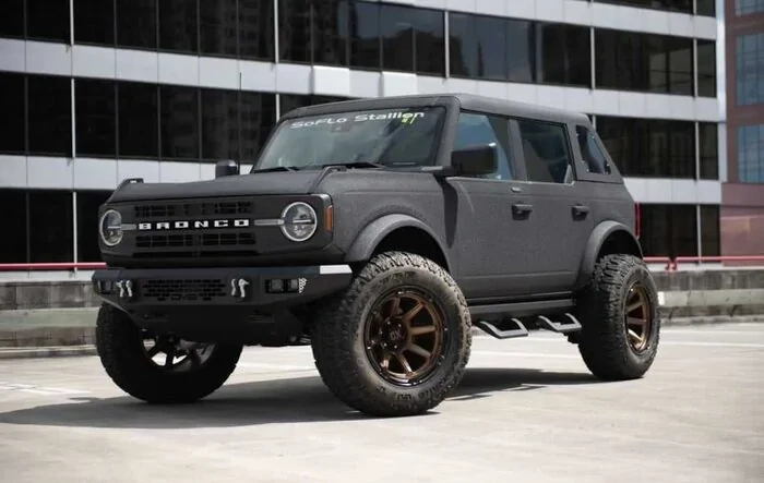 Raiders' Brandon Bolden buys $150K tricked-out Ford Bronco!