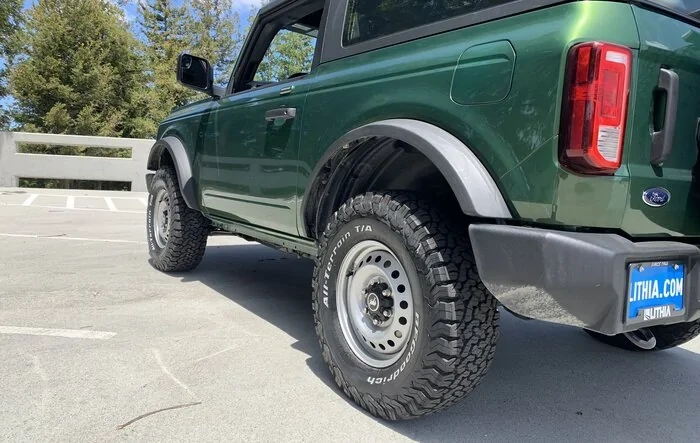 32" tires: 265/75/16 (32s) BFG KO2 on Base 2 Door