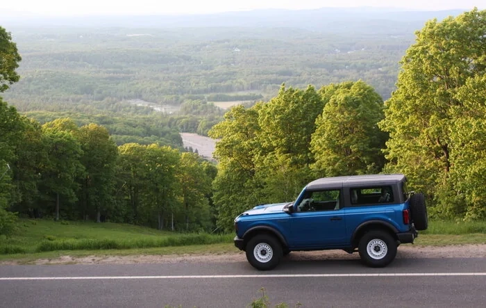 Ride up Mt. Wachusett in Retro Theme Bronco