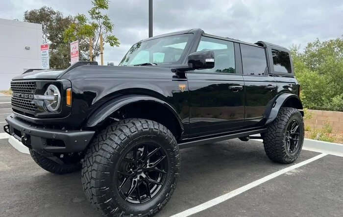 Black Bronco Badlands Build: 3" Maxlider Lift, 37" Nittos, 20" Vossen, Painted Flares & More