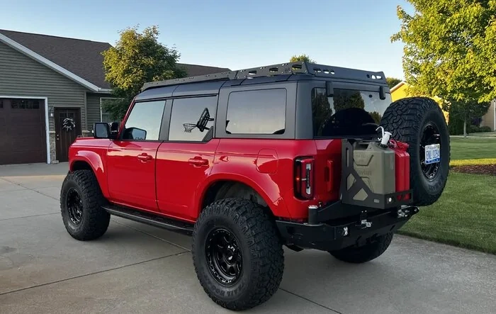 Wrapped up our latest upgrades on our wildtrak! Adv. Fiberglass Fenders + 37" Kanati Tires