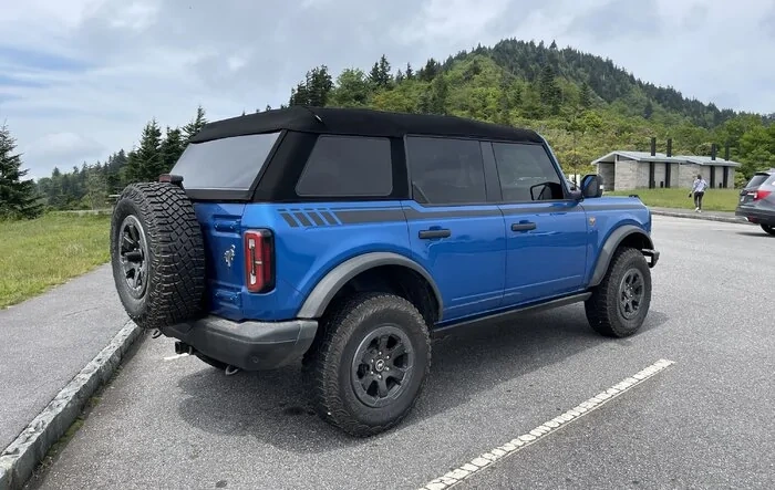 Bestop Trektop Slantback Soft Top (Replaced Factory Soft Top)- Great!! .. Love it!! .. but be careful.. Pros & Cons Review