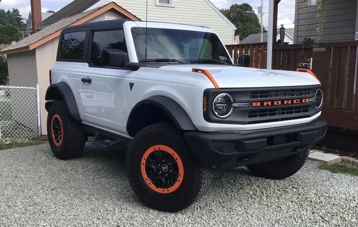 BASE SASQUATCH 2 DOOR BRONCO