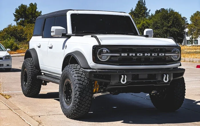 YETI Bronco - Outerbanks SAS with 17" Beadlocks and 37" BFG KM3