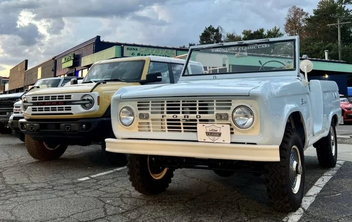 Heritage Bronco (in Yellowstone Metallic) at Woodward Dream Cruise