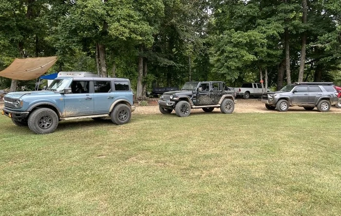Off-roading our Badlands w/ Jeep and 4Runner... and caught a little air
