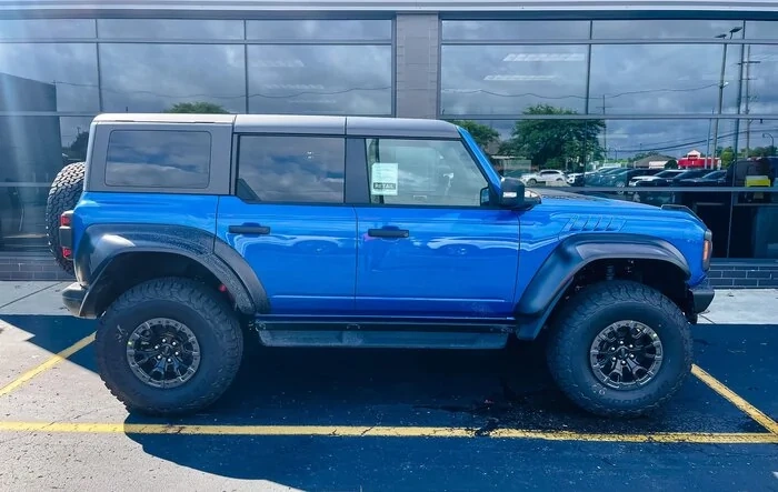 🙌 First retail order 2022 Bronco Raptor spotted on dealer's lot!