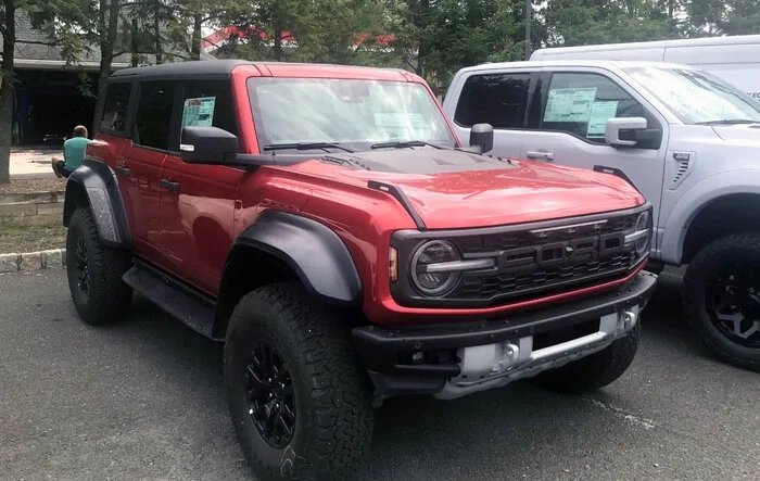 🌶 My Bronco Raptor (Hot Pepper Red) arrived at dealer today (9/3)