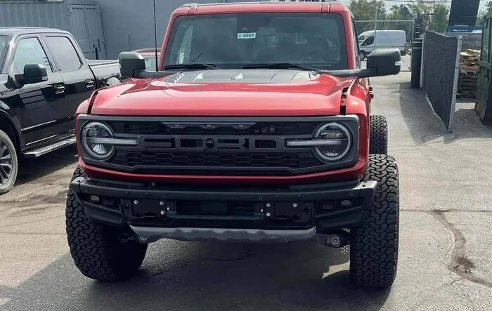 Bronco Raptor photos no Fender Flares