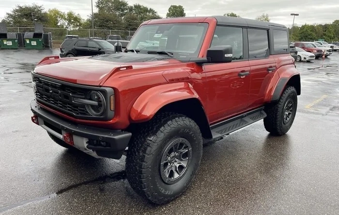 First Bronco Raptor with painted fender flares & trail sights [Hot Pepper Red]