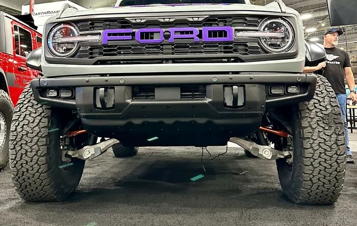 Blacked out (powdercoated & wrapped) my Bronco Raptor front end - skid plate & tow hooks
