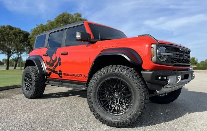 Vossen 20x10" HF6-5's with Nitto Ridge Grapplers 37x13.5x20" on Bronco Raptor