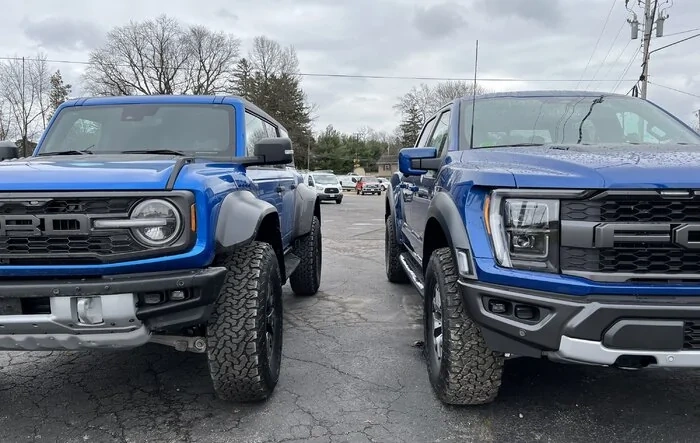 Bronco Raptor vs F-150 Raptor size comparison -- side-by-side pics (Velocity Blue vs Atlas Blue)