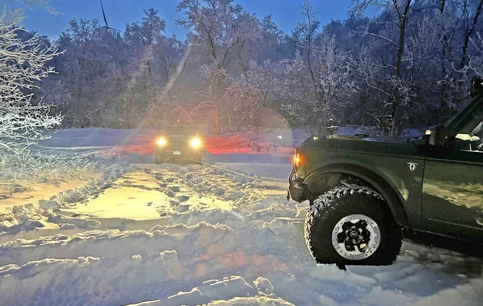 Snow recovery - rescued 4Runner with Base Bronco