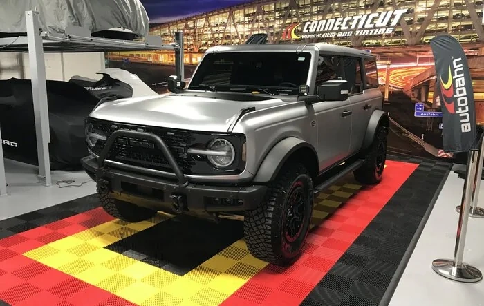 Full Stealth Wildtrak - Iconic Silver - SavSqch Ver2
