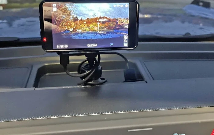 Installing USB plug on the top of the dash, like the Lux package -- DIY install how-to & photos