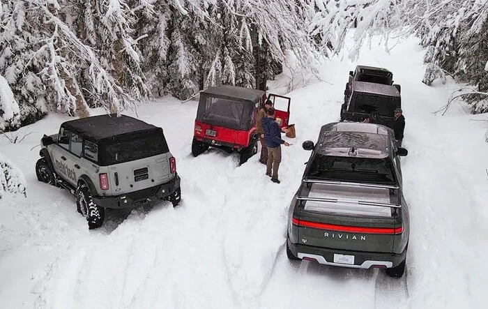 Bronco snow wheeling (video) w/ Rivian R1T + FJ40, a few Jeeps and a Cop :)