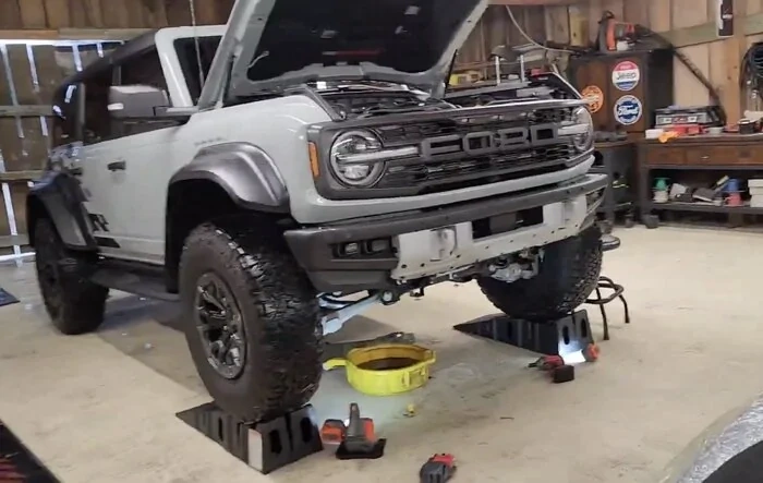 Oil change for Bronco Raptor 3.0L engine (DIY video)