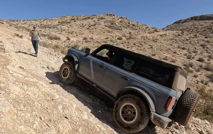 Bronco "rescued" out on the trail in Utah