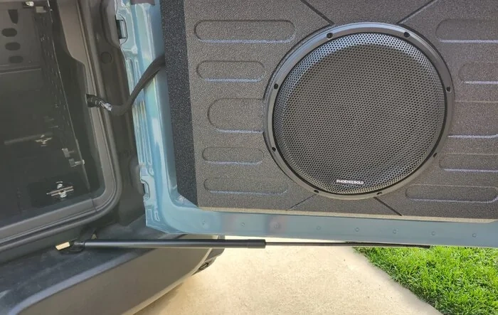 Stinger tailgate sub installed, Stinger 700w amp install under driver seat with pics, 6.5 Mabett rear Kickers