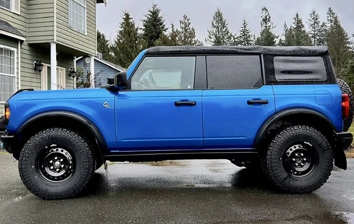 Kenda Klever R/T 35x10.5x17 installed on Black Diamond Bronco with SAS Bilstein suspension