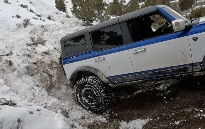 Watch this Bronco recovery and the damage the owner did to his Bronco