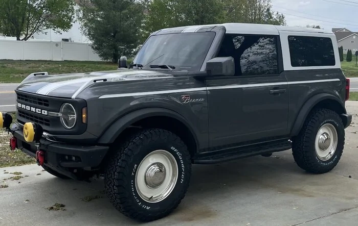 Heritage classic elements + racing stripes on 2 Door Bronco