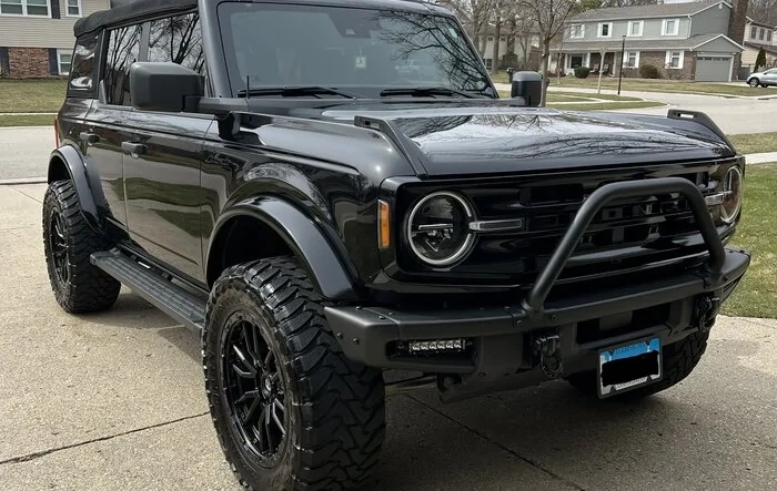 Painted fender flares and grill gloss black