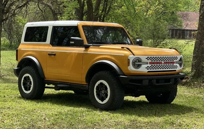 My DIY Bronco heritage build: wrapped white top + painted grille & wheel rings + pinstripes