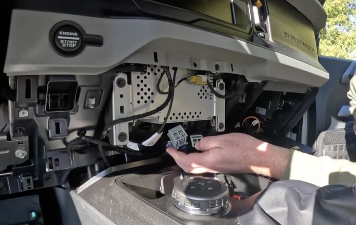 [How-To] Amp Install - Kicker Key 200.4