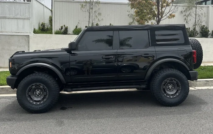 Before/After: Base Bronco 4D gets 2" lift, Everglades wheels, 35s. Amazing.