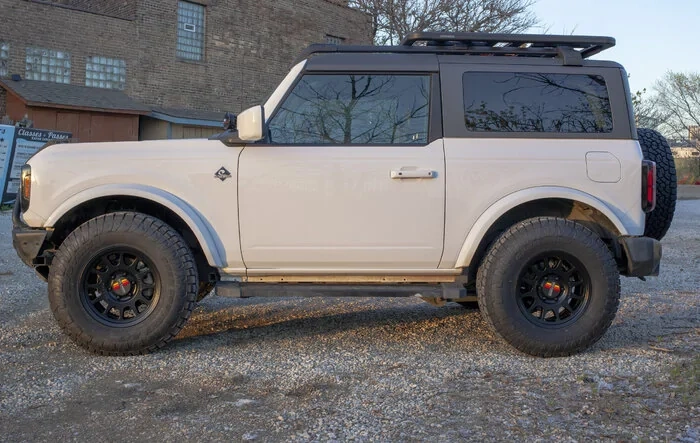 I put Toyo 285/75r17 tires on a stock 2.7L Outer Banks with 3.73 diff - AMA