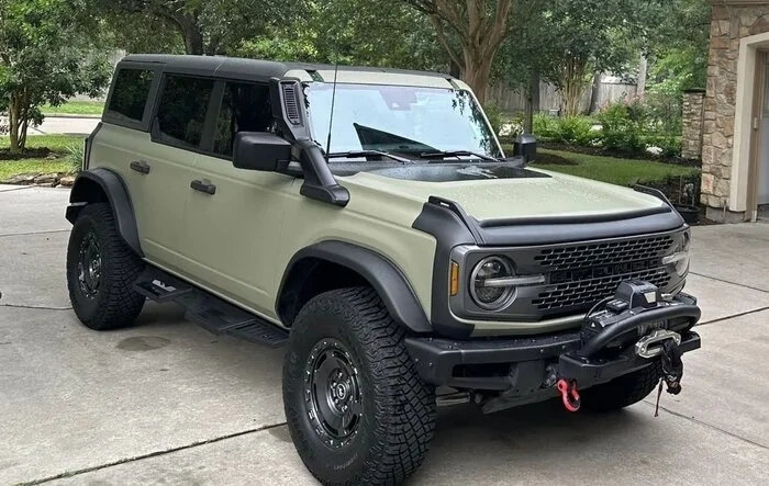 Matte Khaki Green wrap Bronco Everglades looks awesome