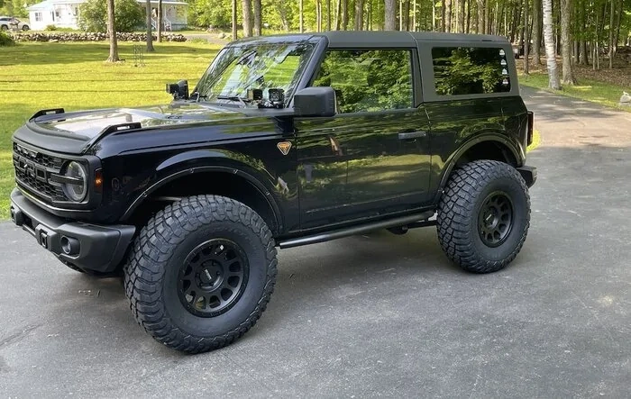 Installed Method MR305 wheels / BFG KM3 37x12.5 -17 / Broncbuster Bushing + Tie Rod Sleeves
