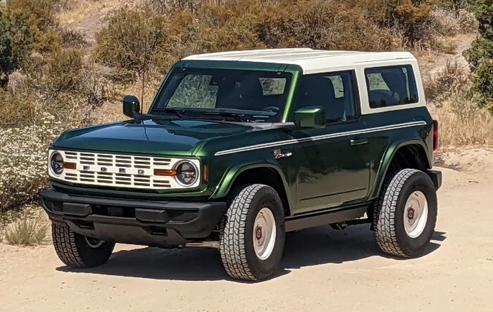 THIS is how Ford should have done the Bronco Heritage Edition
