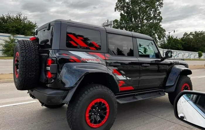2024 Bronco Raptor spotted with new graphic decals