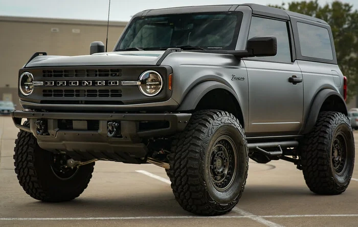 This is Luna, my new toy on 4" Lift on 37's ;)