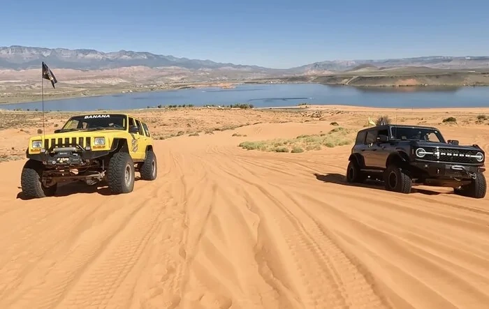 Modified Bronco Wildtrak vs Jeep Banana (XJ) Off-Road Comparison Test
